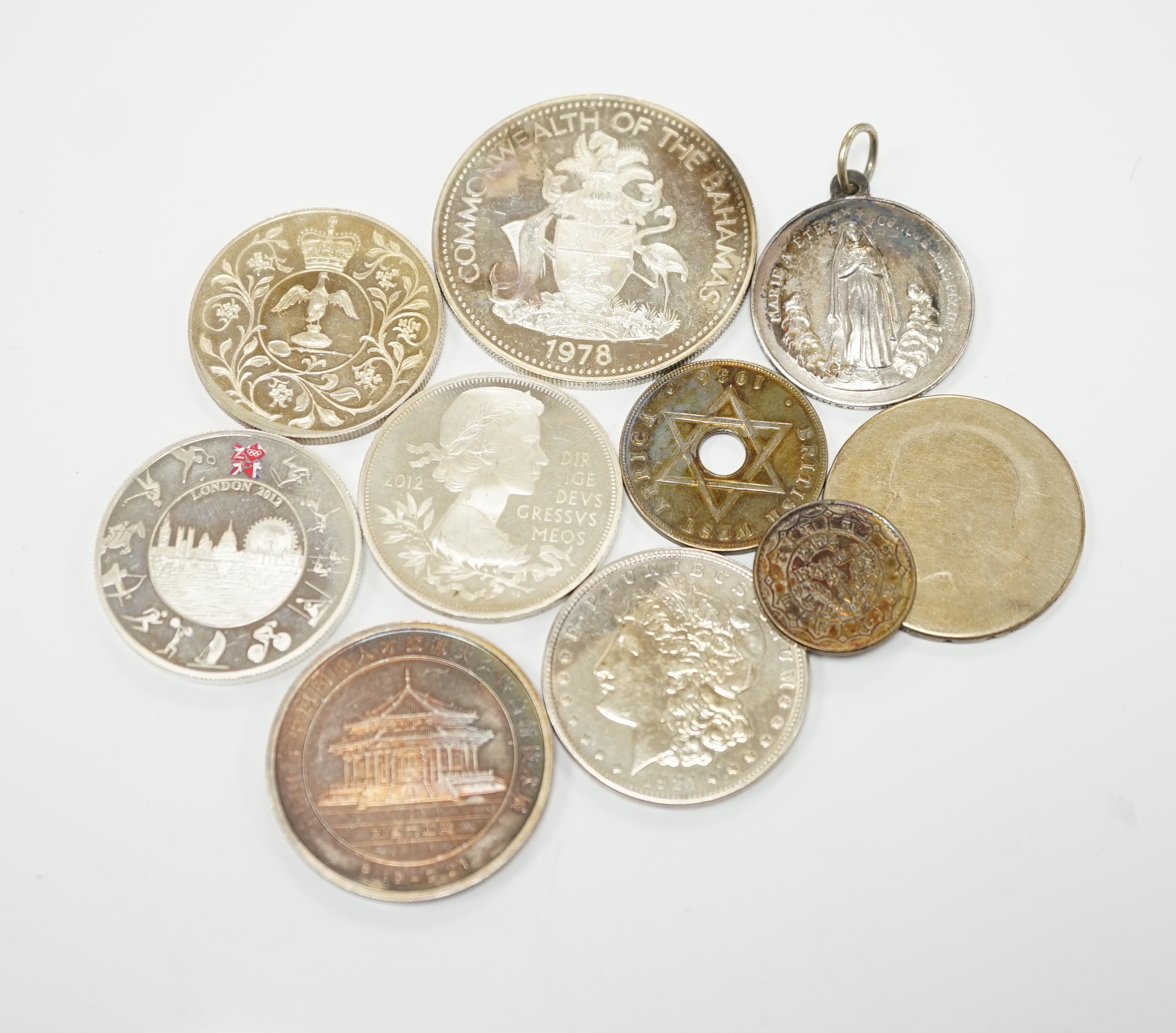A quantity of various assorted coins